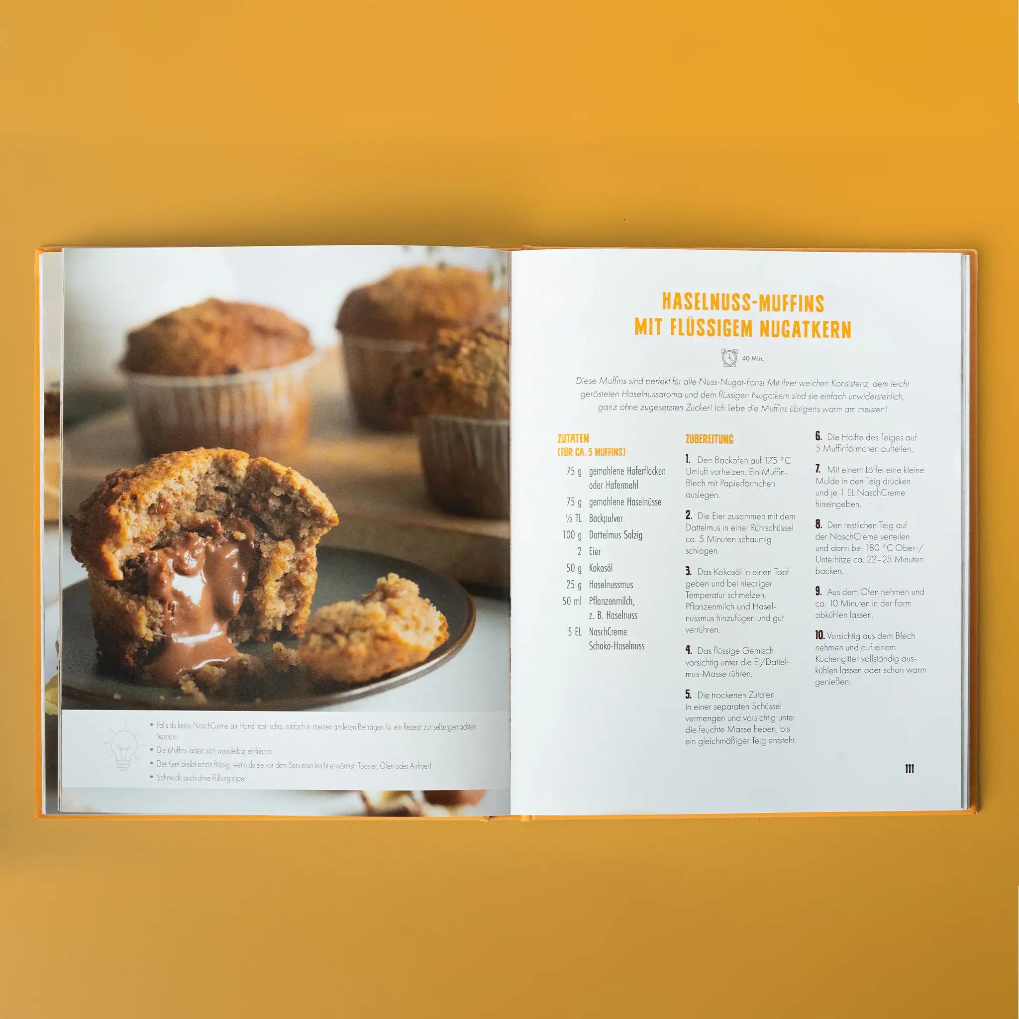 Seite 111 aus dem Buch „Bye Bye Zucker, Hallo Genuss” von Andrea Schlumpp, Rezept für Haselnuss Muffins ohne Zuckerzusatz.
