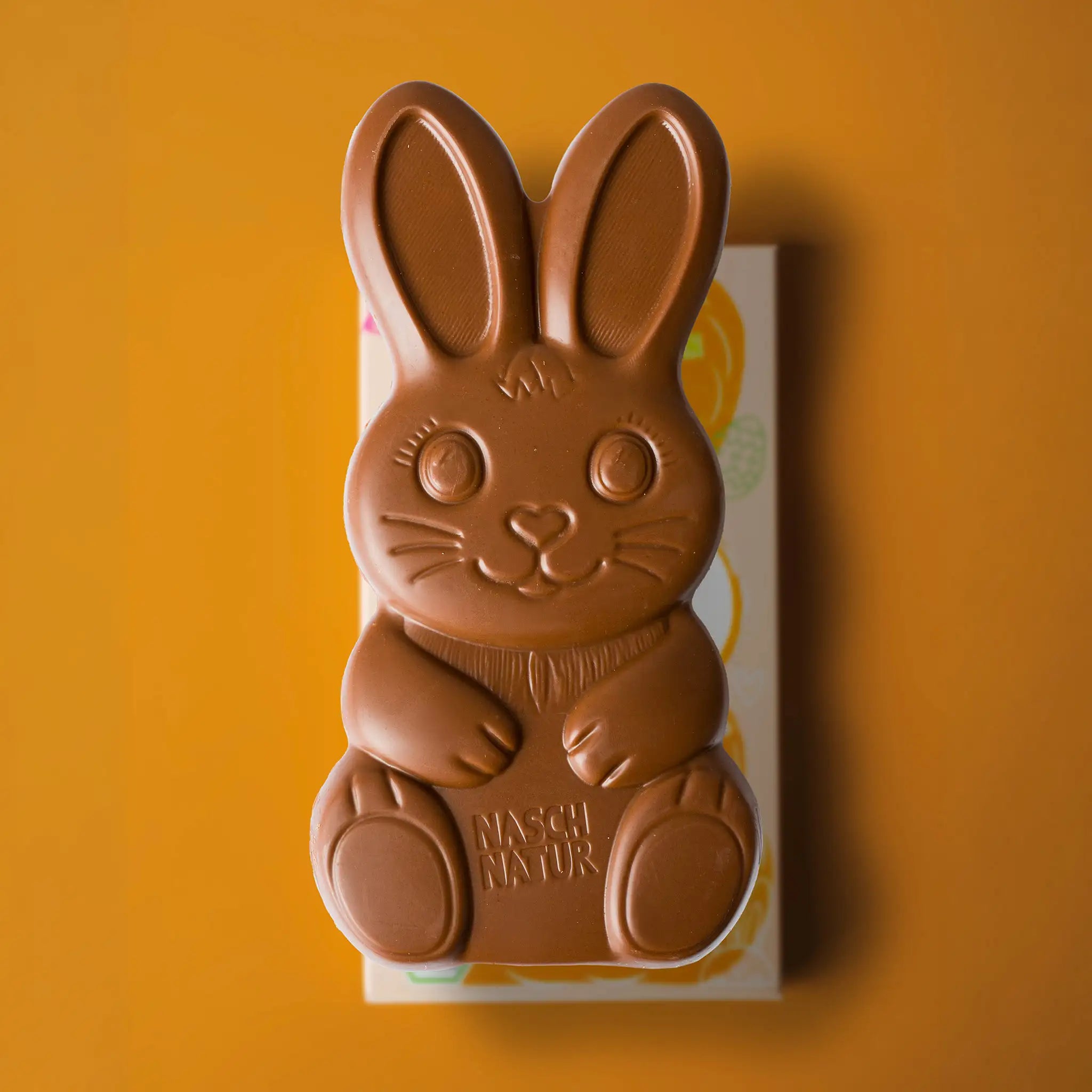 NaschHase VOLLohneMILCH Schokolade. Ohne Zuckerzusatz, mit Datteln gesüßt. Der Osterhase von NaschNatur.